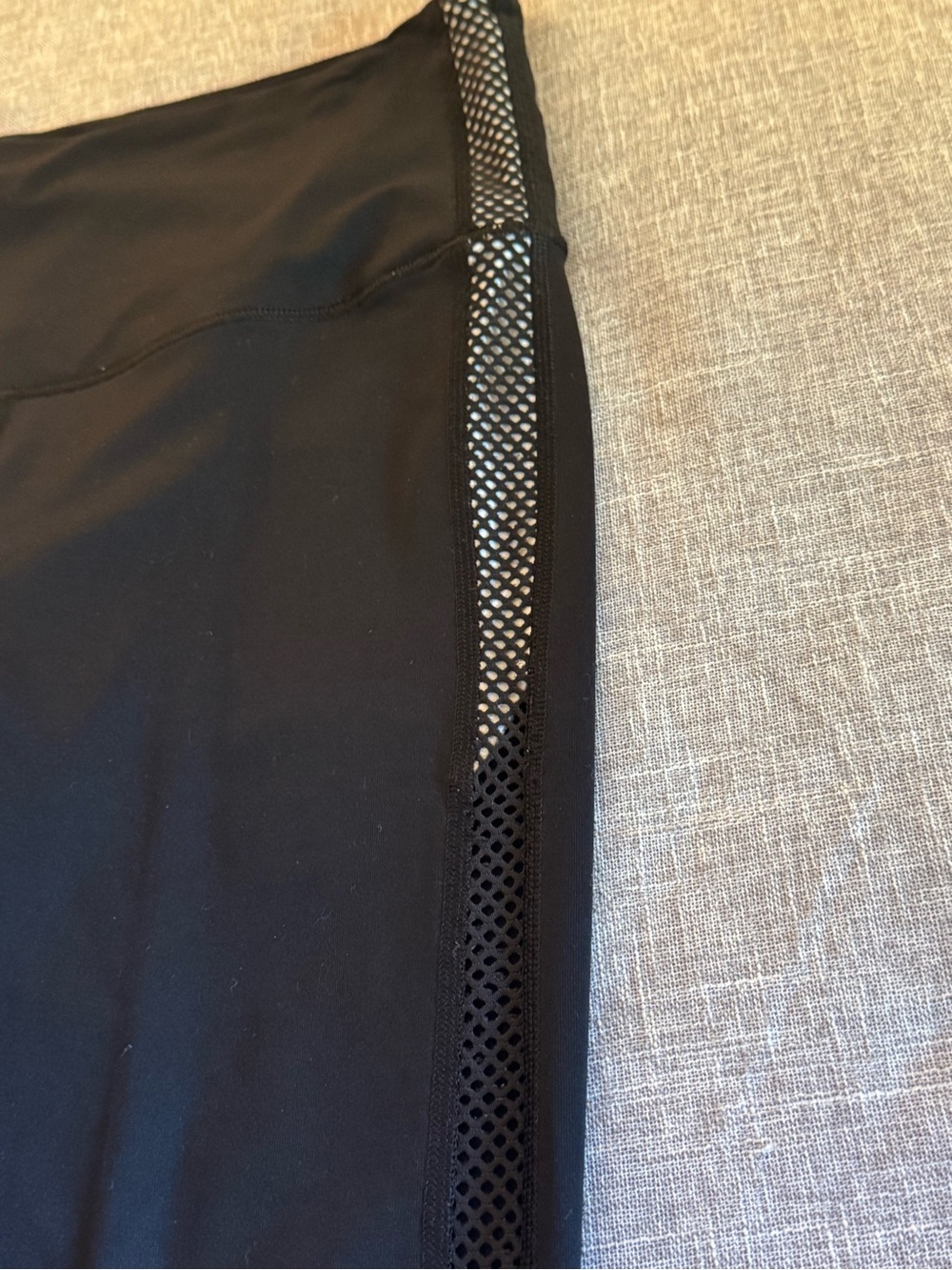 Victoria’s Secret VSX Sport Mesh Sided Crop Leggings Yoga Pants - Picture 6 of 10
